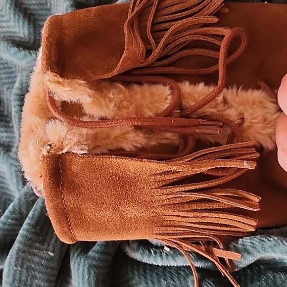 Minnetonka tall Tan suede fur lined moccasins - Picture 5 of 5